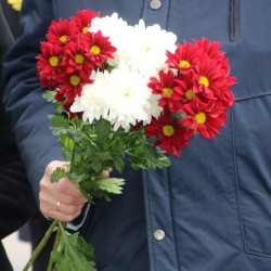Latvijas Zemnieku savienības 100 gadu jubilejas ietvaros ziedu nolikšana pie K.Ulmaņa pieminekļa Valkā (A.Markoviča)
